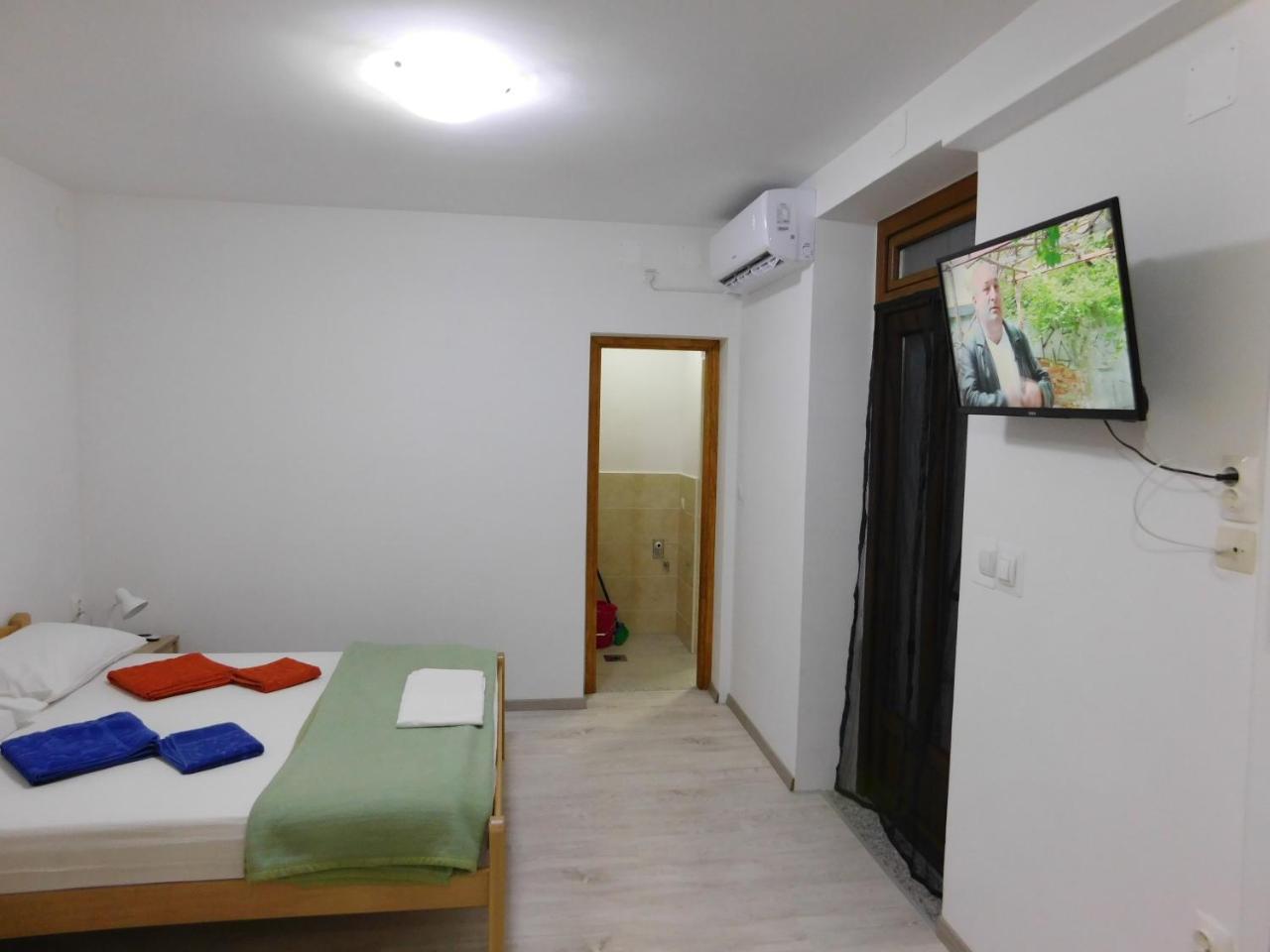 Apartments Leo Janjina Luaran gambar