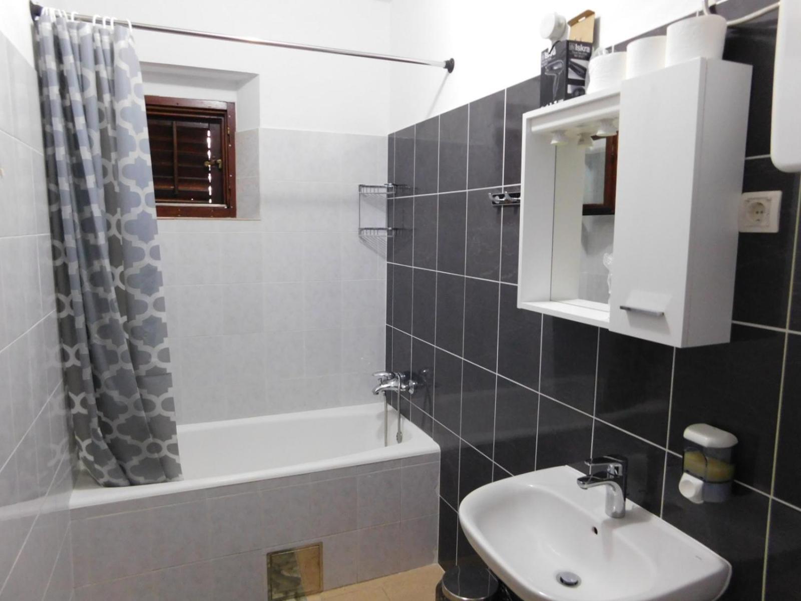 Apartments Leo Janjina Luaran gambar