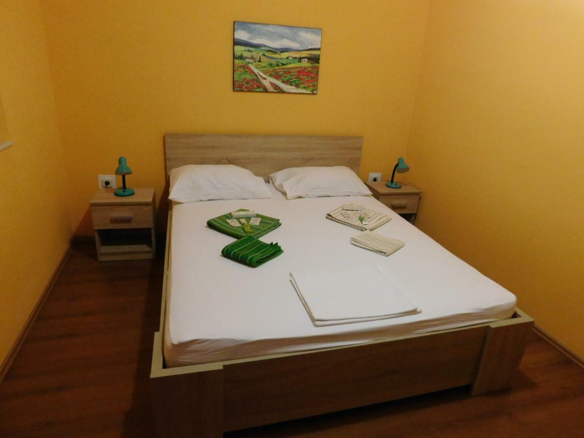 Apartments Leo Janjina Luaran gambar