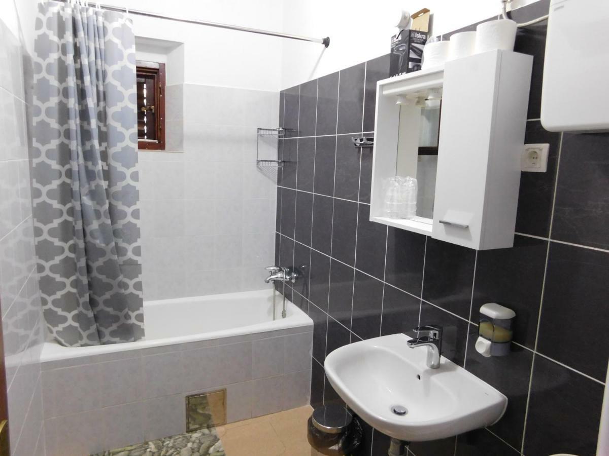 Apartments Leo Janjina Luaran gambar